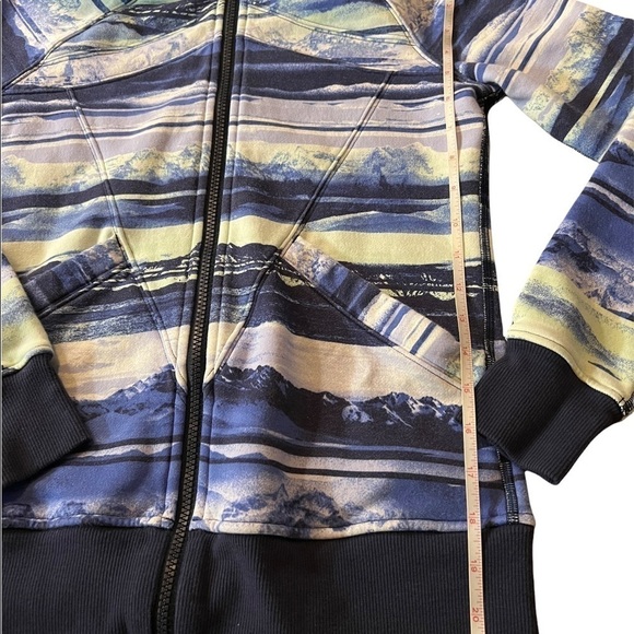IVIVVA LULULEMON GIRLS SIZE 12 BLUE MOUNTAIN PATTERN ZIPPERED JACKET/HOODIE - Picture 4 of 10